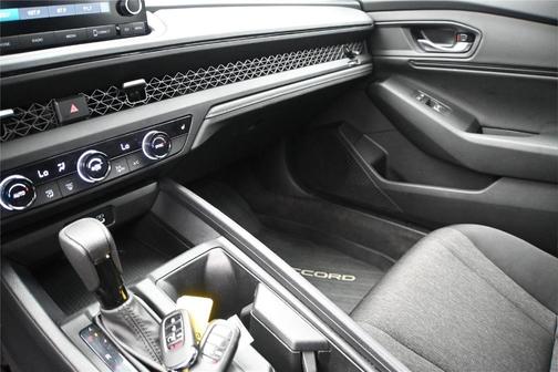 Platinum White Pearl 2025 Honda Accord SE