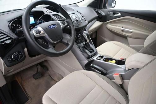 Ruby Red Metallic Tinted Clearcoat 2016 Ford Escape SE