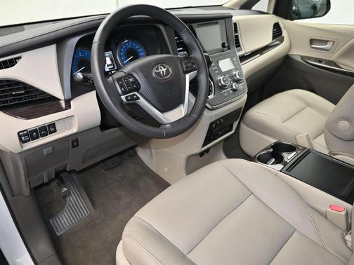 2017 Toyota Sienna Limited Premium