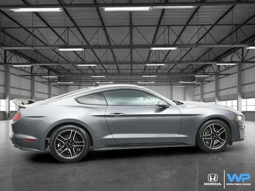 2022 Ford Mustang EcoBoost