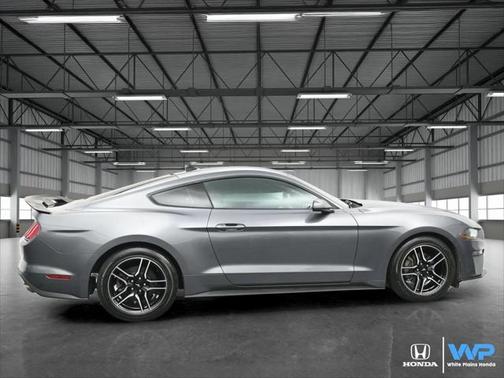 2022 Ford Mustang EcoBoost