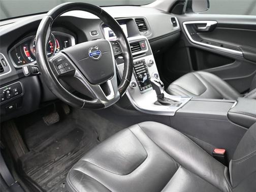 2018 Volvo V60 Cross Country T5