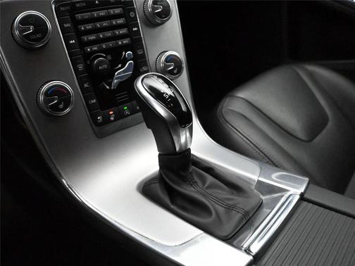 2018 Volvo V60 Cross Country T5