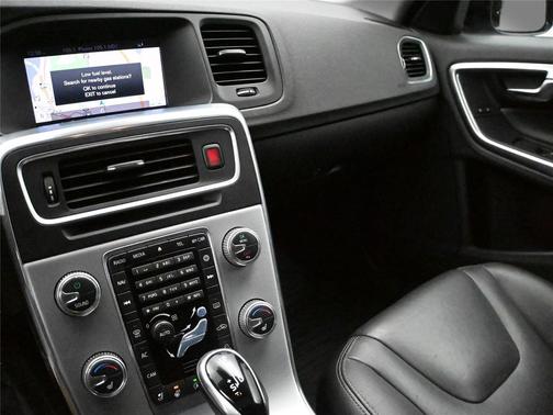 2018 Volvo V60 Cross Country T5