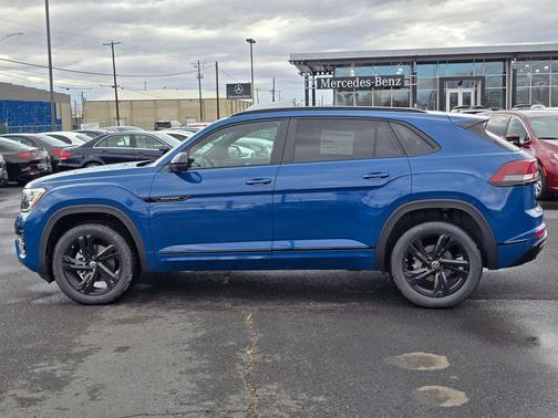 2025 Volkswagen Atlas Cross Sport 2.0T SEL R-Line Black