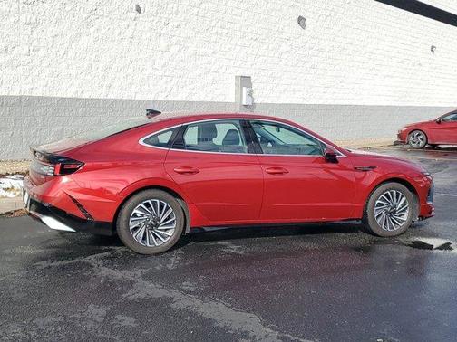 2025 Hyundai SONATA Hybrid SEL