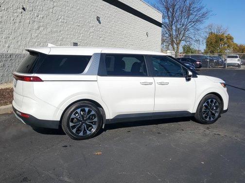 2024 Kia Carnival EX