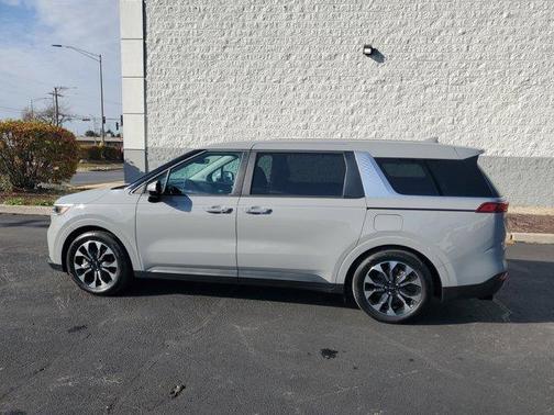 2024 Kia Carnival EX