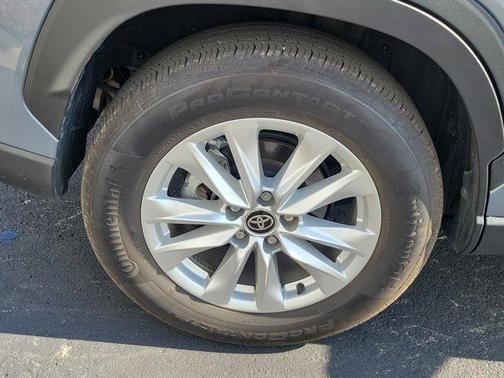 2024 Toyota Corolla Cross LE