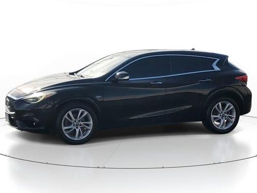 2017 INFINITI QX30 Sport