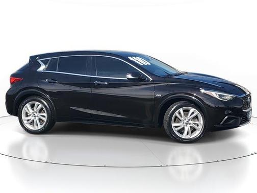 2017 INFINITI QX30 Sport