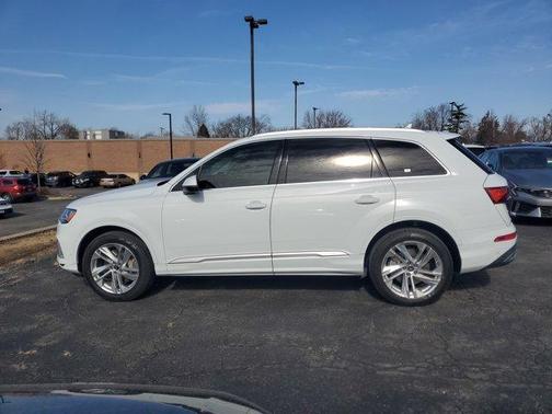 2023 Audi Q7 55 Premium Plus