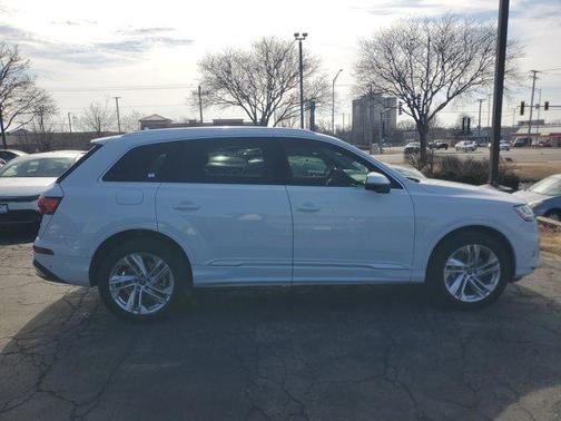 2023 Audi Q7 55 Premium Plus