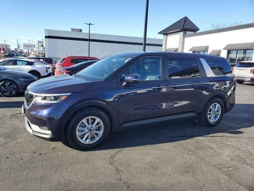 2024 Kia Carnival LX