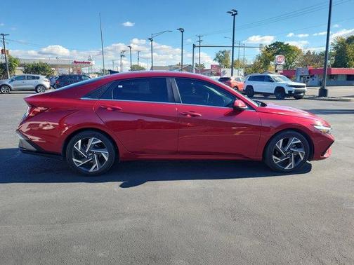 2024 Hyundai ELANTRA SEL