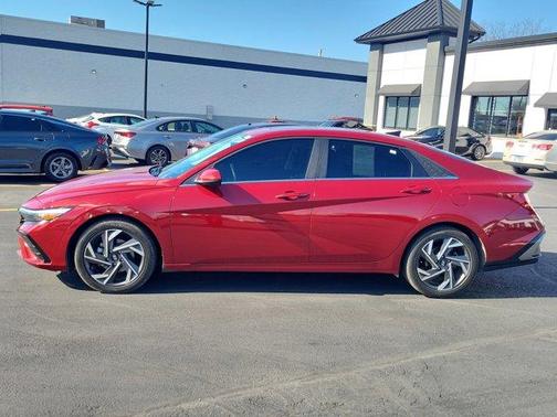 2024 Hyundai ELANTRA SEL