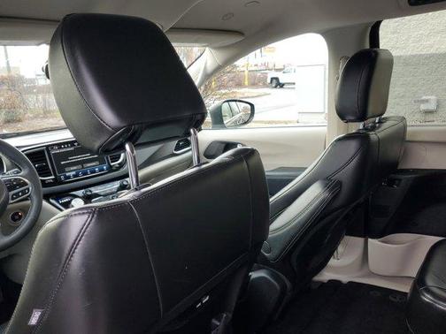 2023 Chrysler Pacifica Touring-L