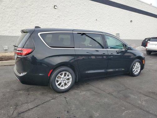 2023 Chrysler Pacifica Touring-L