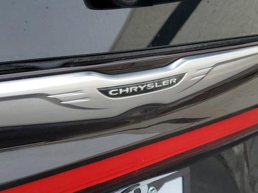 2023 Chrysler Pacifica Touring-L