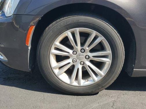 2021 Chrysler 300 Touring L