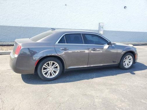 2021 Chrysler 300 Touring L