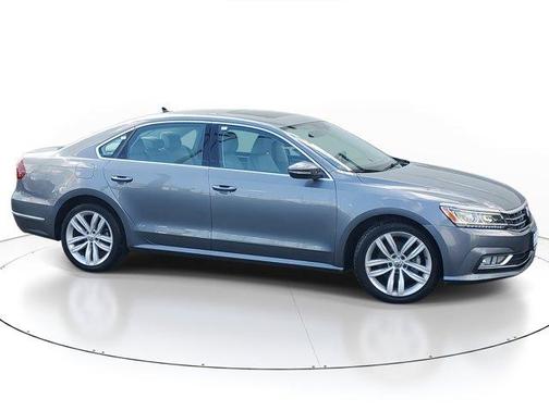 2018 Volkswagen Passat 2.0T SE w/ Technology