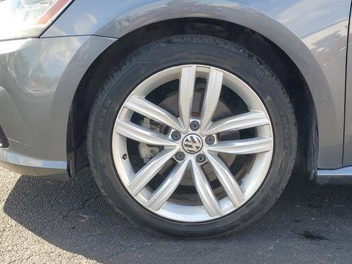 2018 Volkswagen Passat 2.0T SE w/ Technology