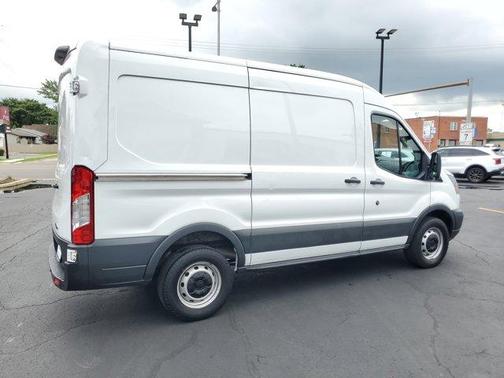 2018 Ford Transit-250 130 WB Medium Roof Cargo