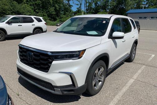 Platinum White Pearl 2023 Honda Pilot AWD EX-L 8 Passenger