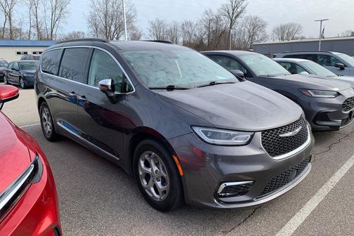 Granite Crystal Metallic Clearcoat 2023 Chrysler Pacifica Limited