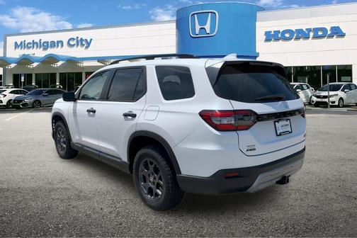 Platinum White Pearl 2025 Honda Pilot TrailSport