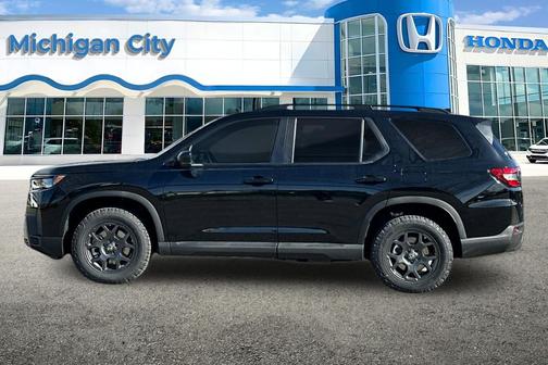Crystal Black Pearl 2026 Honda Pilot TrailSport