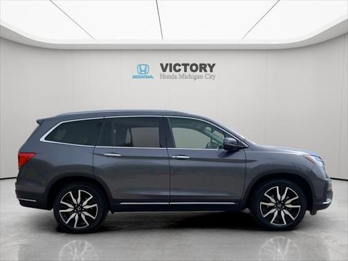 2022 Honda Pilot Touring 8-Passenger