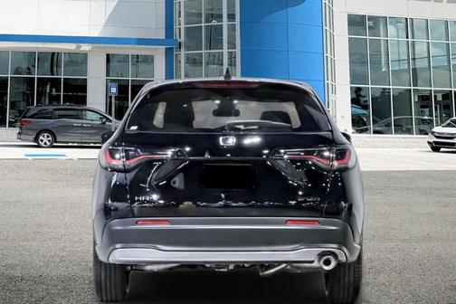 Crystal Black Pearl 2027 Honda HR-V Sport