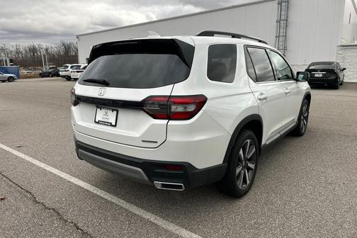 2023 Honda Pilot Touring 8-Passenger