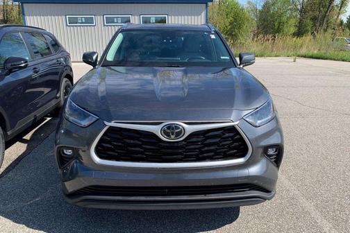 Magnetic Gray Metallic 2021 Toyota Highlander XLE