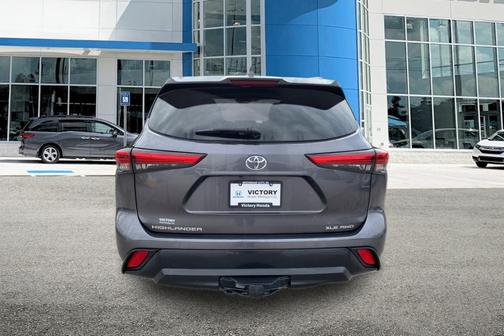 Magnetic Gray Metallic 2021 Toyota Highlander XLE