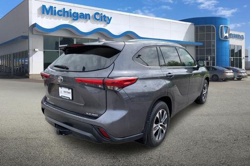 Magnetic Gray Metallic 2021 Toyota Highlander XLE