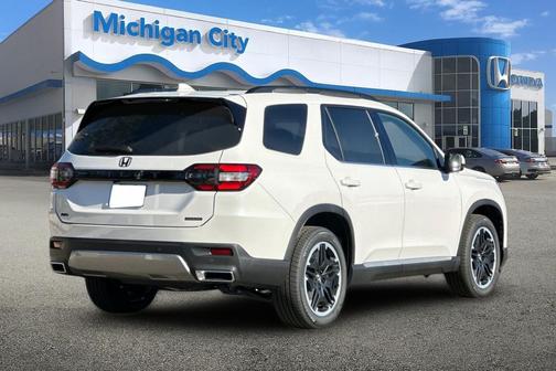 Platinum 2026 Honda Pilot Touring 8-Passenger