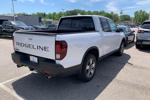 Platinum White 2024 Honda Ridgeline RTL