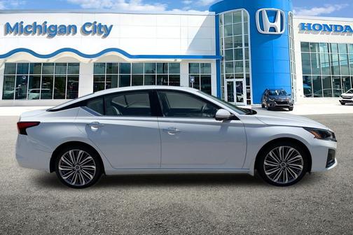 Pearl White Tricoat 2024 Nissan Altima 2.5 SL