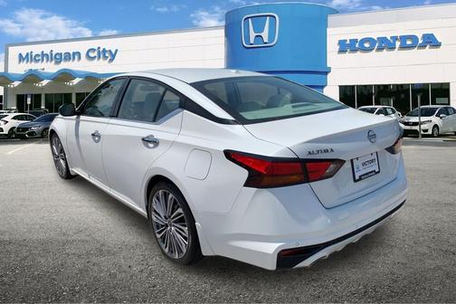 Pearl White Tricoat 2024 Nissan Altima 2.5 SL