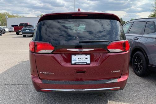 Velvet Red Pearlcoat 2017 Chrysler Pacifica Limited