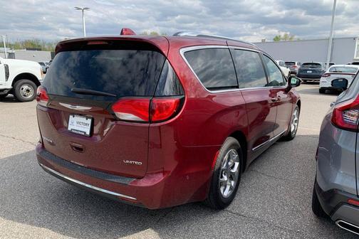 Velvet Red Pearlcoat 2017 Chrysler Pacifica Limited