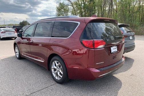 Velvet Red Pearlcoat 2017 Chrysler Pacifica Limited