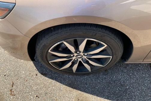 Sandy Ridge Metallic 2018 Chevrolet Malibu LT