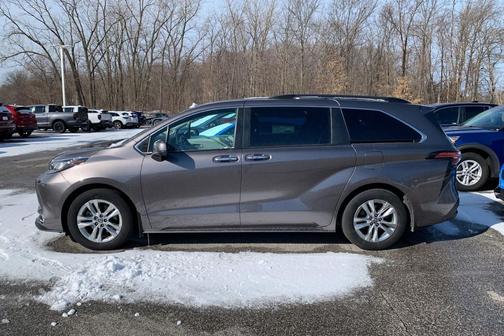 2022 Toyota Sienna XLE