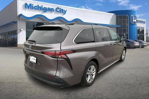 2022 Toyota Sienna XLE