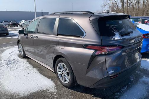 2022 Toyota Sienna XLE