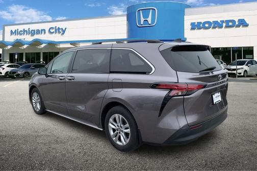 2022 Toyota Sienna XLE